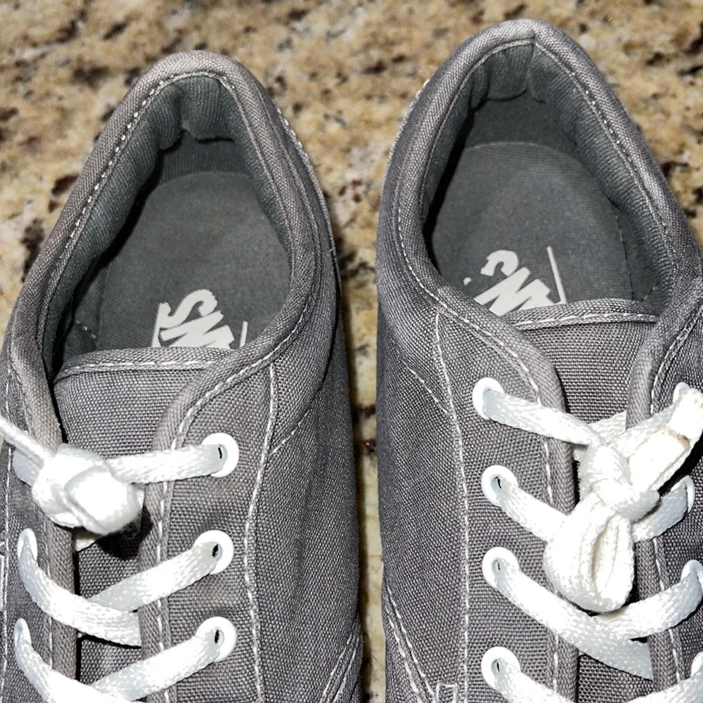 Vans - Picture 2 of 9